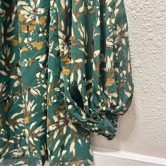 Max Studio Pleated Scoop Neck Green Floral Women's Blouse NWT XS - Picture 5 of 7